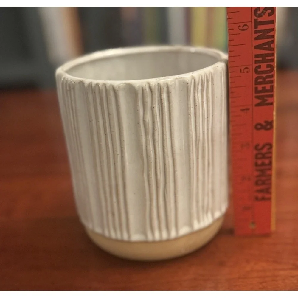 White Modern Pot with Vertical Lines 5.25